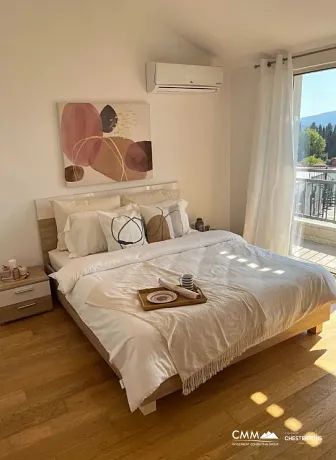 Tivat’ta büyük teraslı ve otoparklı penthouse — 99 m², 3 yatak odası